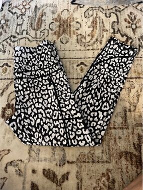 Zyia Active leggings featuring a black and white leopard print and side pockets